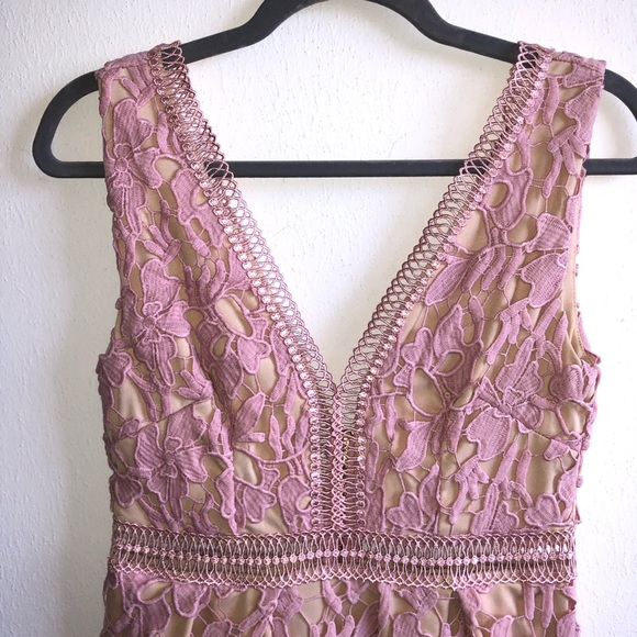 Romeo & Juliet Couture Double-V Lace Midi Dress - Picture 11 of 13